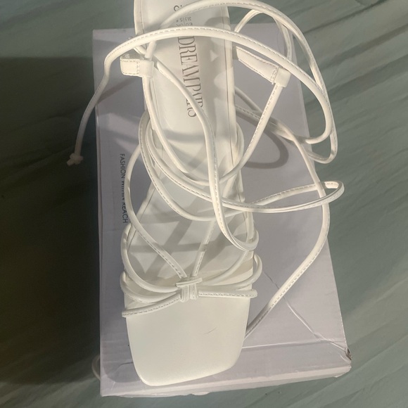 Dream Pairs White high Heels - Picture 1 of 4